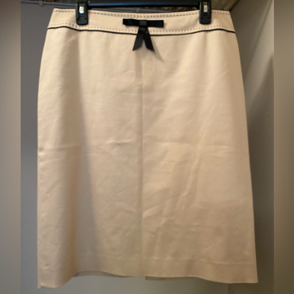 Studio Tahari size 8 tan blazer and skirt with beautiful decorative stitching - Picture 6 of 14